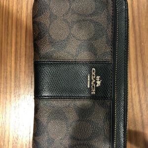 Used coach wristlet